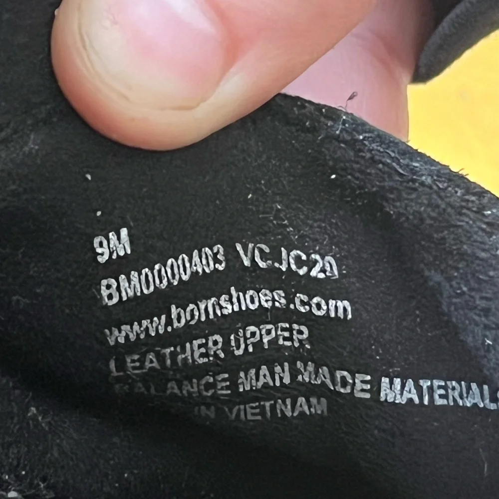 BORN BRAND SIZE 9. Leather upper.